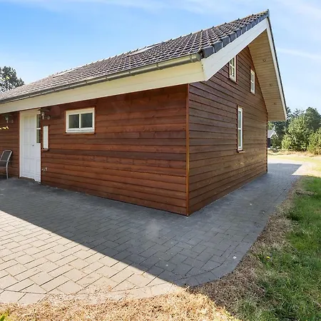 펜션 Three-bedroom Holiday In *