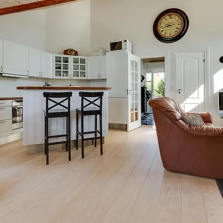 펜션 Three-bedroom Holiday In *