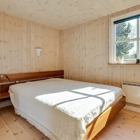 Three-bedroom Holiday In * Hals