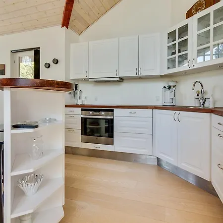 펜션 Three-bedroom Holiday In *