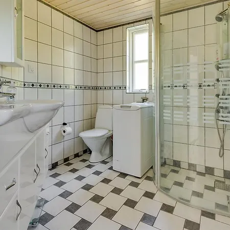 펜션 Three-bedroom Holiday In *