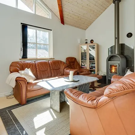 펜션 Three-bedroom Holiday In *