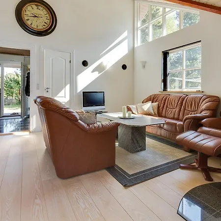 Three-bedroom Holiday In * Hals